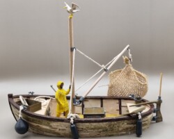 Vissersboot<br>€49,99 Gedetailleerd 3D-geprint vissersboot bouwpakket afgewerkt met echte berkenbast en houten masten.
